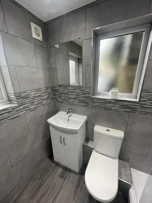 Large 1 Bedroom Flat With Private Parking Plymouth Exterior foto